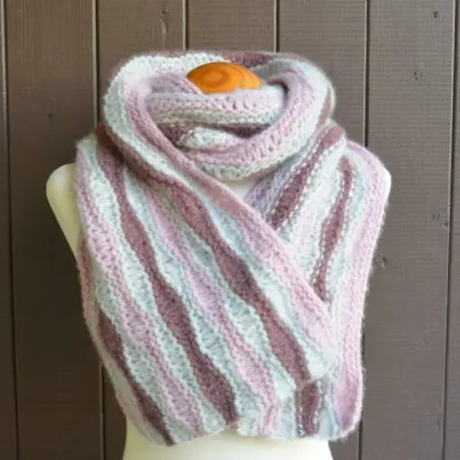 Cashmere Light - Schal mit Fallmaschen-Wellenmuster